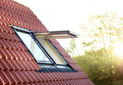 VELUX GPL tetőtéri ablak fa, 3-rétegű üveg - TÖBB méretben
